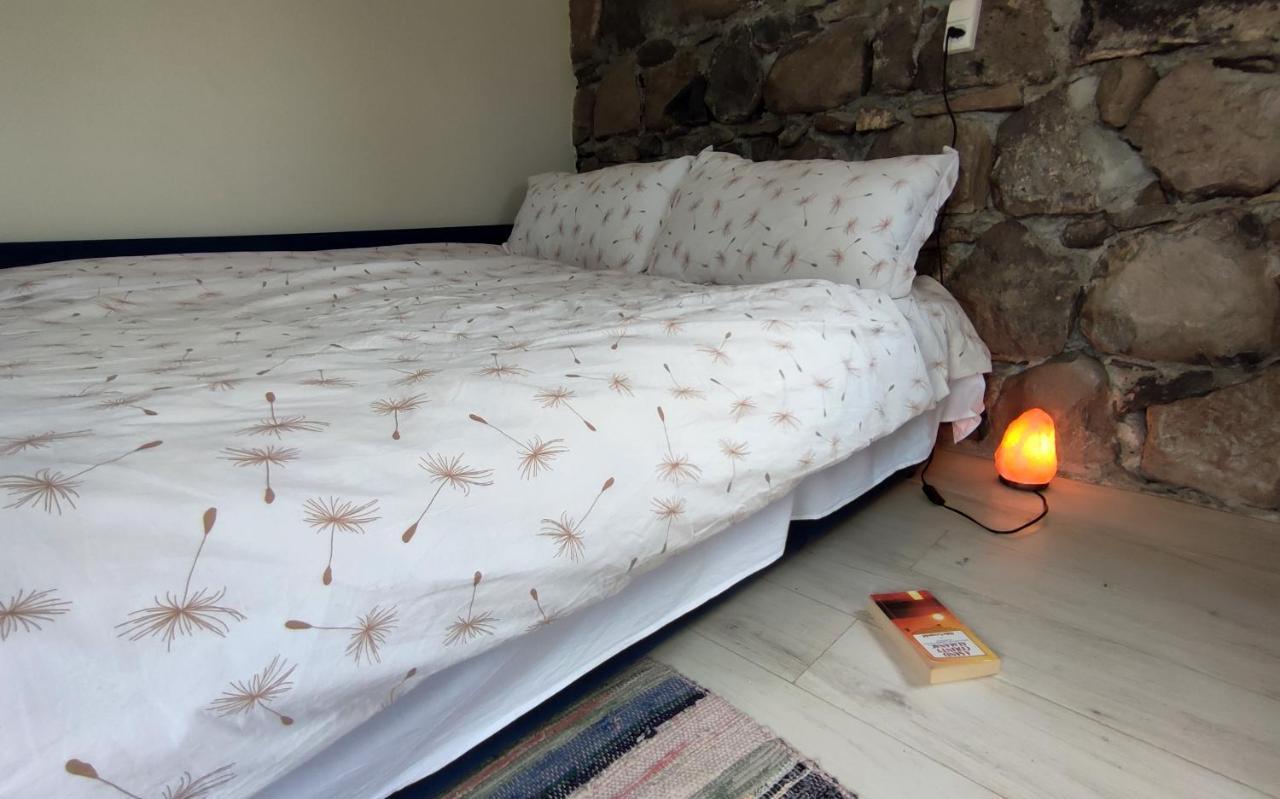 Zove Rural Cottage With Garden Views K'arashamb ภายนอก รูปภาพ