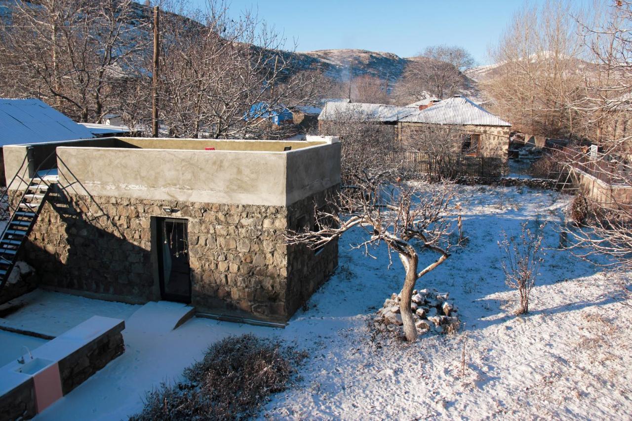 Zove Rural Cottage With Garden Views K'arashamb ภายนอก รูปภาพ