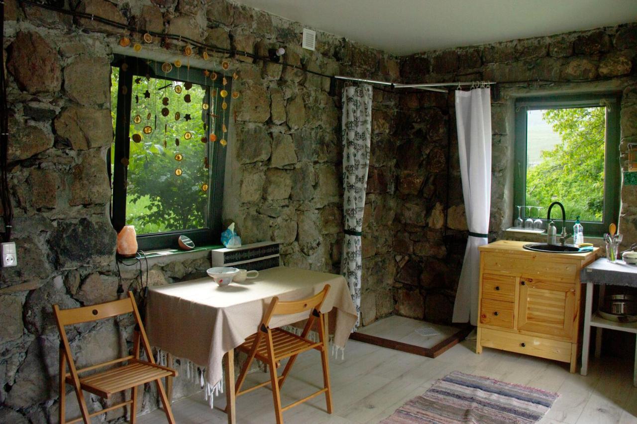 Zove Rural Cottage With Garden Views K'arashamb ภายนอก รูปภาพ