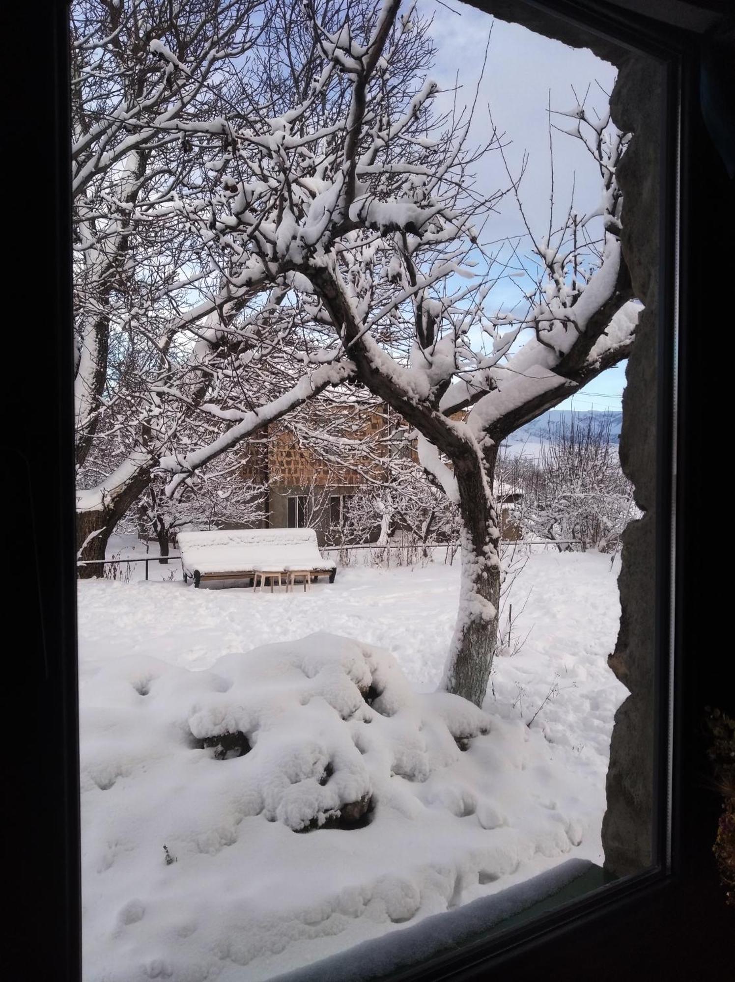 Zove Rural Cottage With Garden Views K'arashamb ภายนอก รูปภาพ