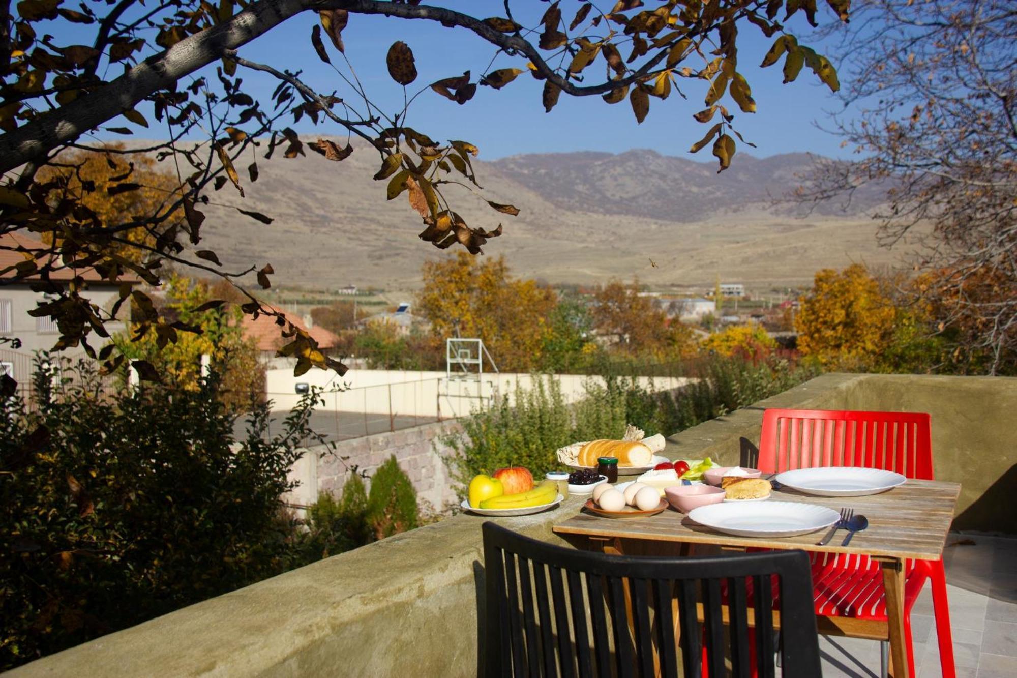 Zove Rural Cottage With Garden Views K'arashamb ภายนอก รูปภาพ