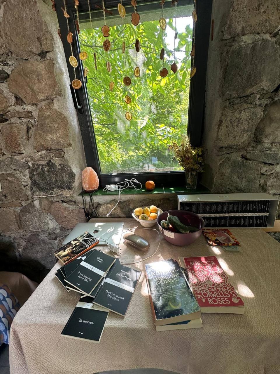 Zove Rural Cottage With Garden Views K'arashamb ภายนอก รูปภาพ
