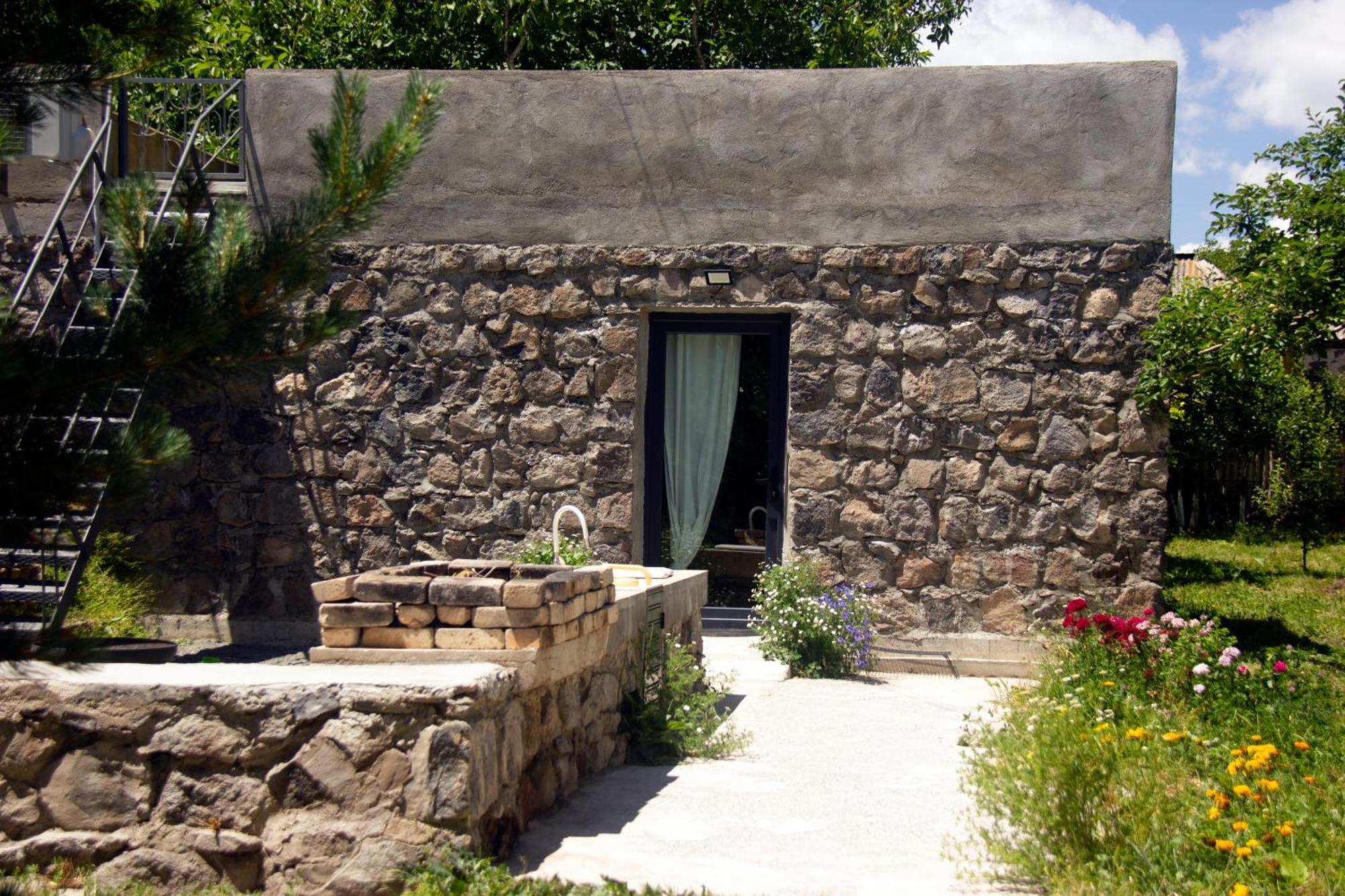 Zove Rural Cottage With Garden Views K'arashamb ภายนอก รูปภาพ